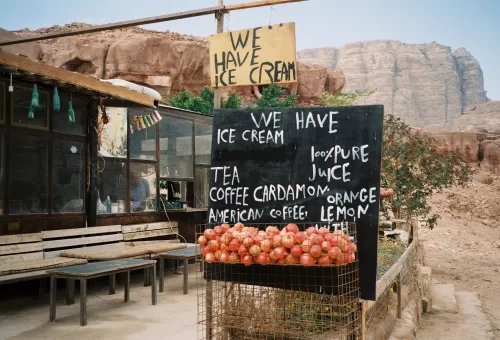 Pomegranates in Petra por Helen Rushbrook, unearthed® Food for Sale