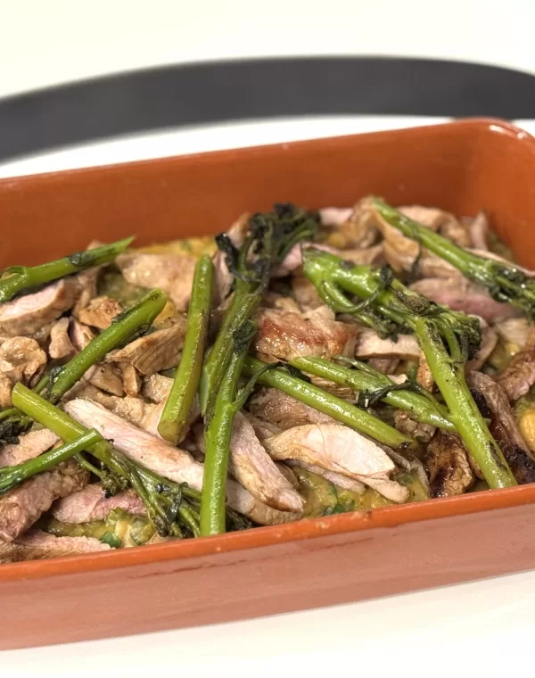 Secretos de Porco Preto com migas de tomate e Bimi®