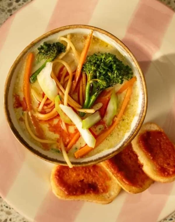 Frisse curry met ramen en Bimi®
