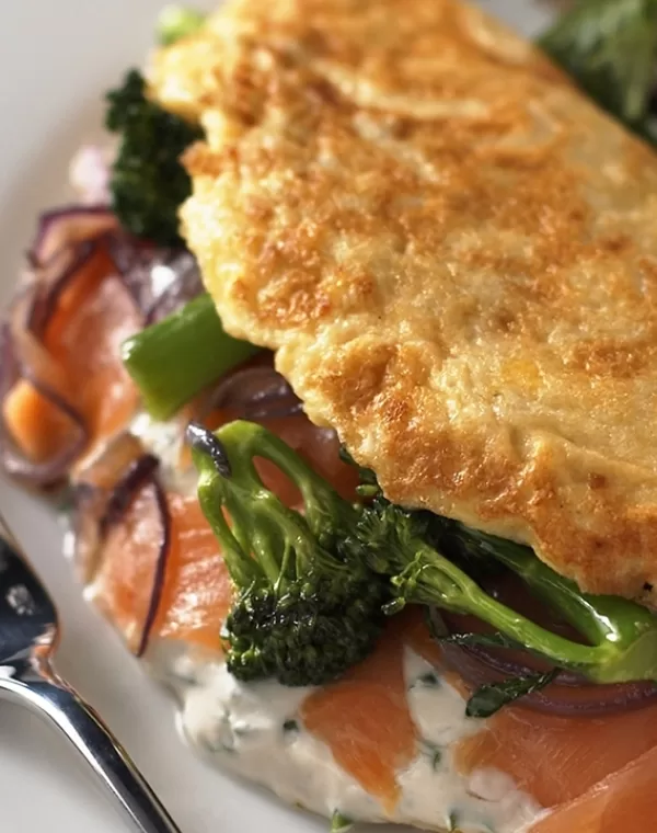 Tortilla de brócoli Bimi® y salmón ahumado