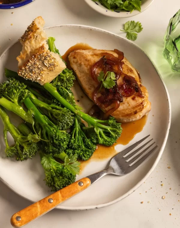 Kylling med lønnesirup, koriander og stekt Bimi® brokkoli