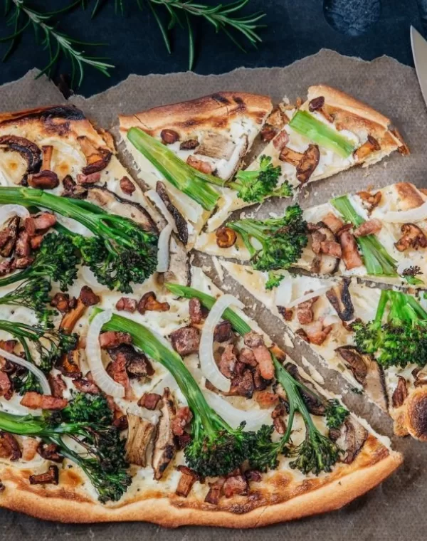 Flammkuchen med Bimi® Broccoli og skovsvampe
