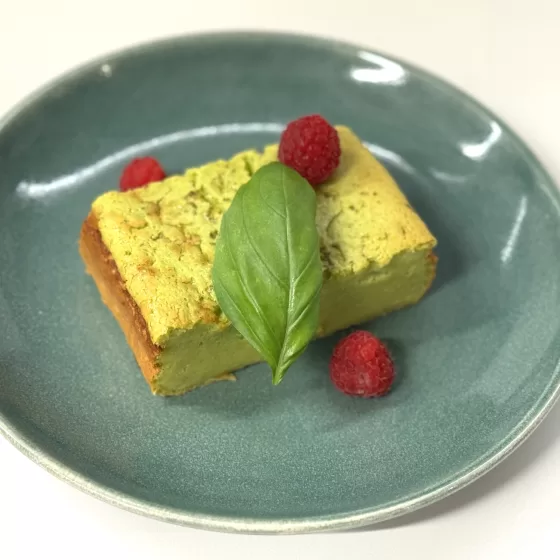 Tarte de Requeijão, Bimi®, lima e manjericão