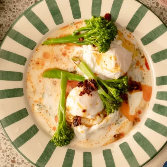 Bimi® met jalapeñocrème en gepofte quinoa