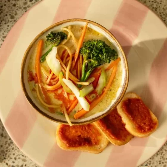 Frisse curry met ramen en Bimi®