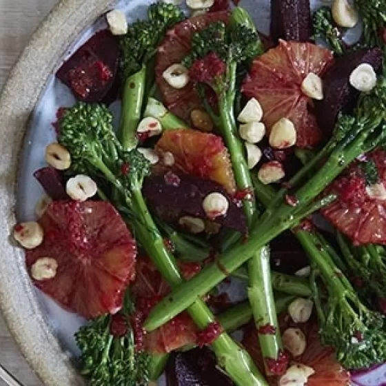 Bimi® broccoli och rödbetssallad med blodapelsin och chilivinagrette